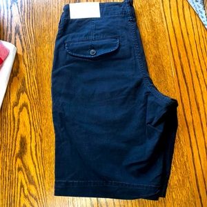 AEO NWT 26” waist with 10” inseam Next Level Flex Classic navy cargo shorts.